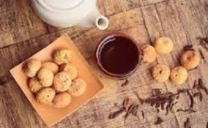 fig and tea 300x185 - Persian Figs in Summer Night Stargazing